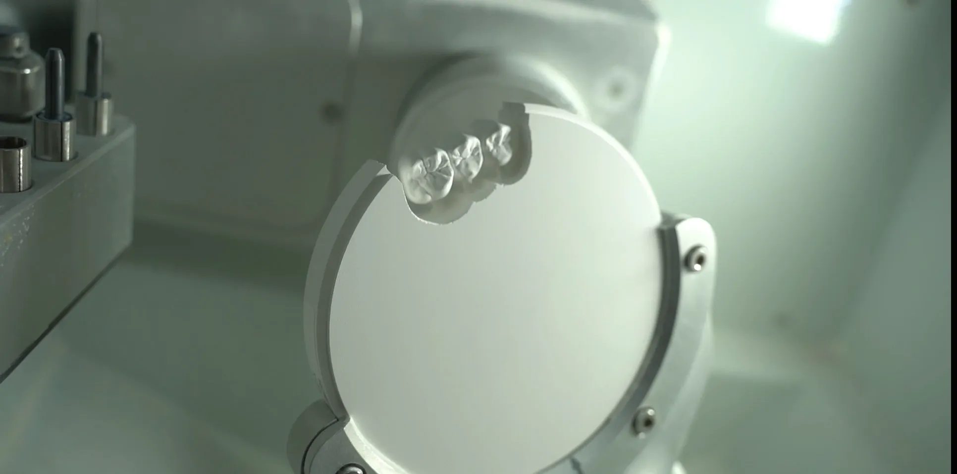 5-Axis Dry Dental Milling Machine(图5) 5-Axis Dry Dental Milling Machine(图5)