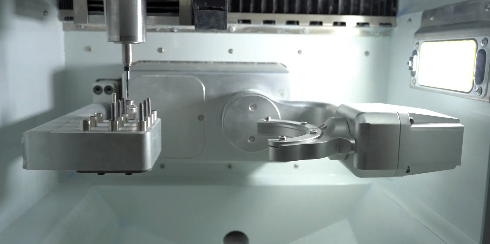 5-Axis Dry Dental Milling Machine(图2) 5-Axis Dry Dental Milling Machine(图2)